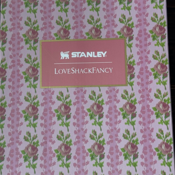 Stanley 1913 x Pink Floral
40oz Tumbler Set - Picture 4 of 6